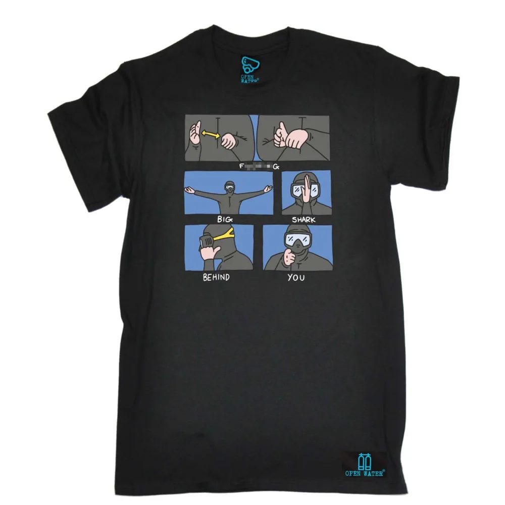 Diving Mask - เสื้อยืดแขนสั้นลายตลกสำหรับวันเกิด - นักดำน้ำ - ฉลามตัวใหญ่อยู่ข้างหลังคุณ -