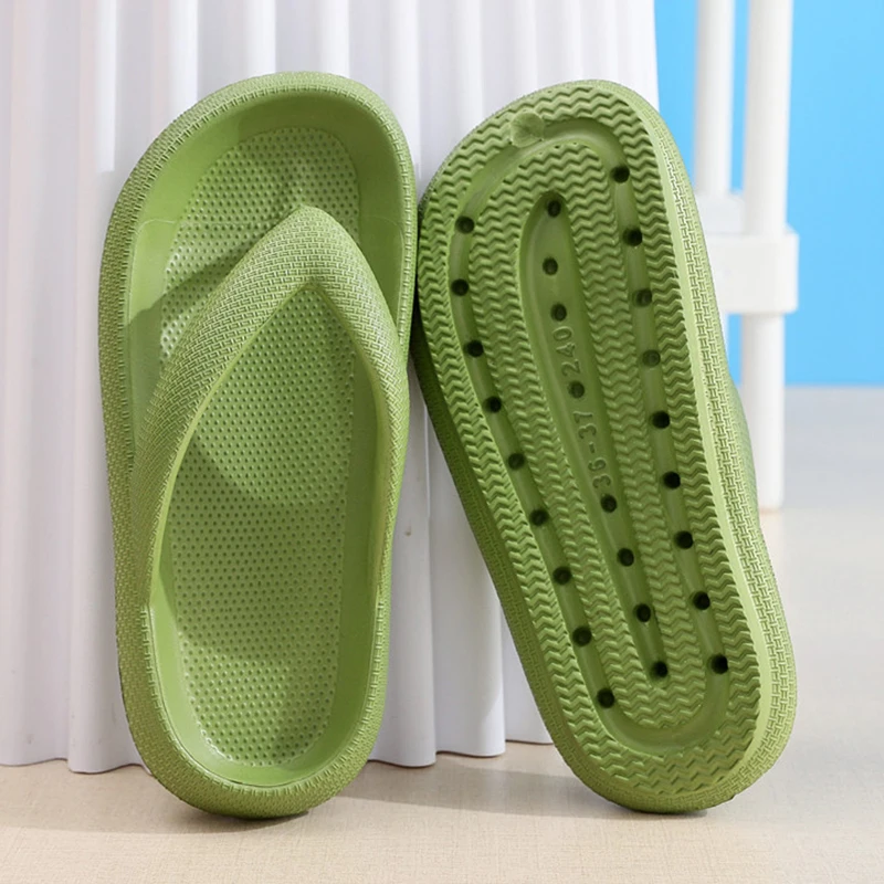 Water Shoes - รองเท้าแตะแบบสวมกันลื่นสำหรับผู้หญิง รุ่นซัมเมอร์ 2026 พื้นนุ่มเหมือนเมฆ รองเท้าแตะพื้นหนาแบบหนีบ รองเท้าแตะชายหาดสำหรับคู่รัก